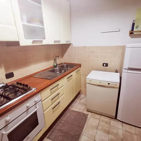 Apartment A Few Minutes From The Center And Colosseum-3